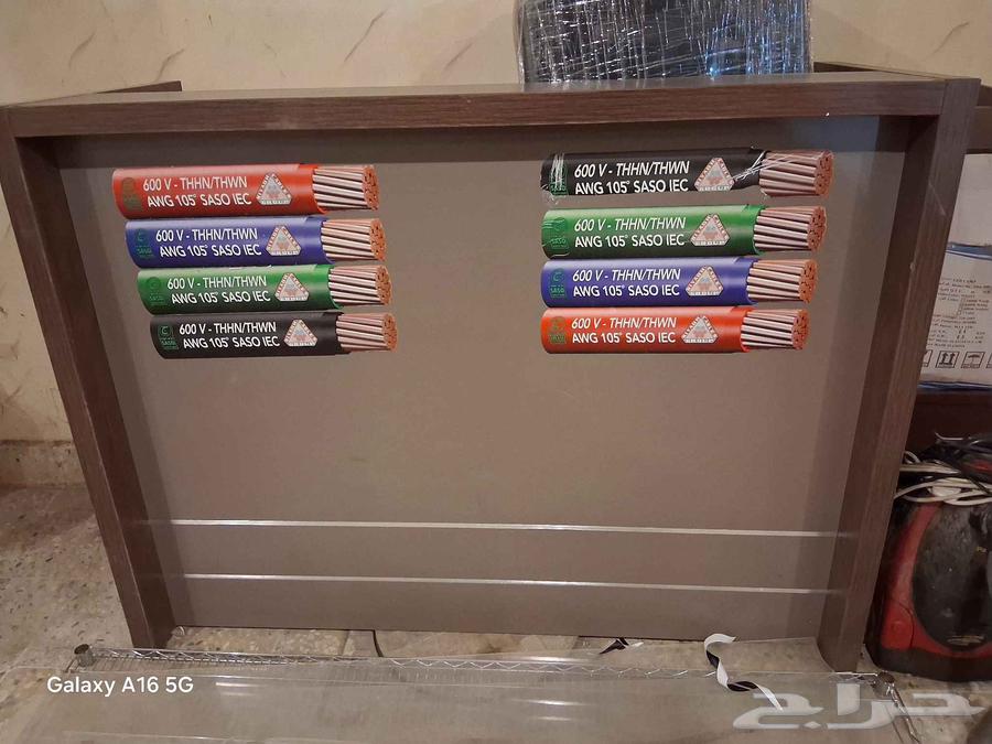 مكتب مستعمل نظيف للبيع64617502835201112