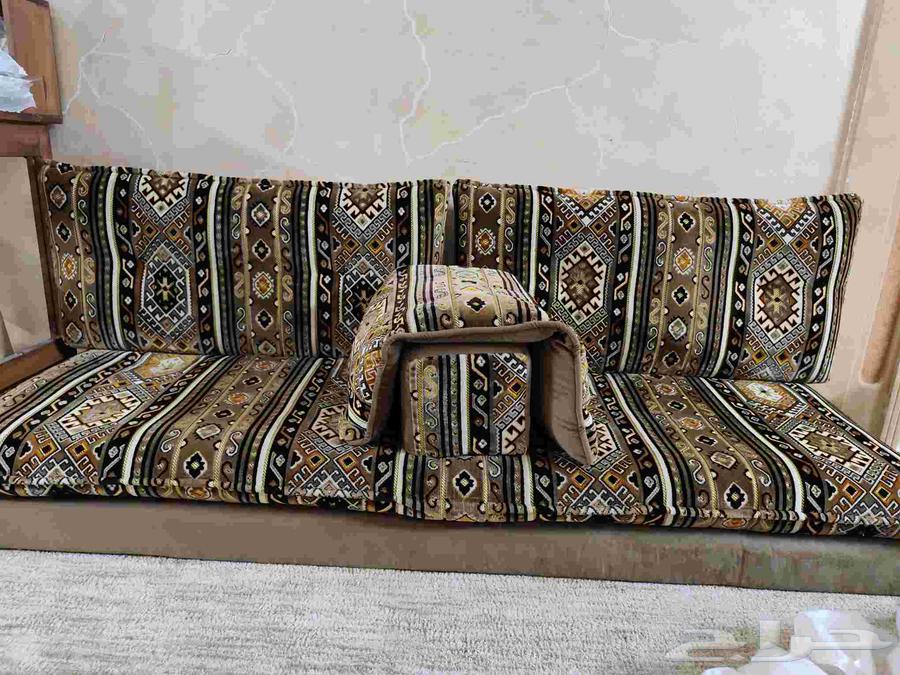 باطرمة ..قطعتين ..4طاولات صغيرة ..1كبيرة 4تكايات64623269295106110