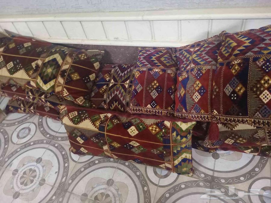 للبيع مساند أرضية تراثية   عدد 10 مساند معها 4 مراكي64619555180417110