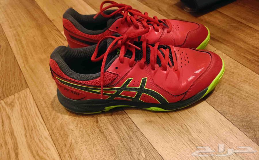 Clean used shoes64532593445122112