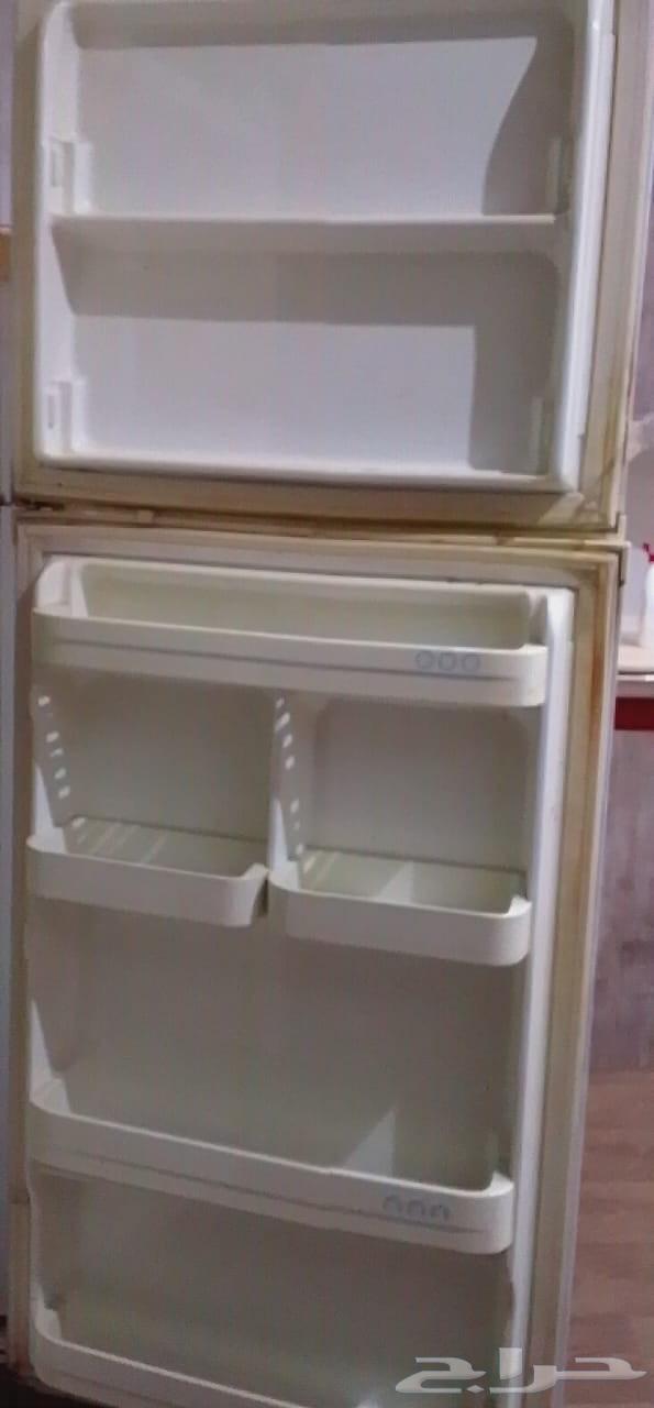 New refrigerator; freezer door is broken but still closes and opens64616641060227111