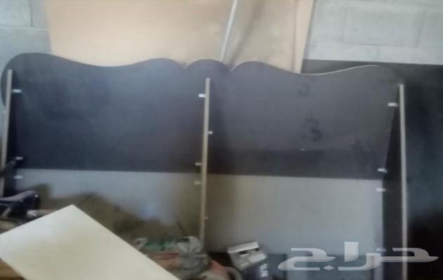 كرسي نوم كبير و دولاب ملابس كيبر وكمدينتان ودولاب صغير مفككه64622029365635111