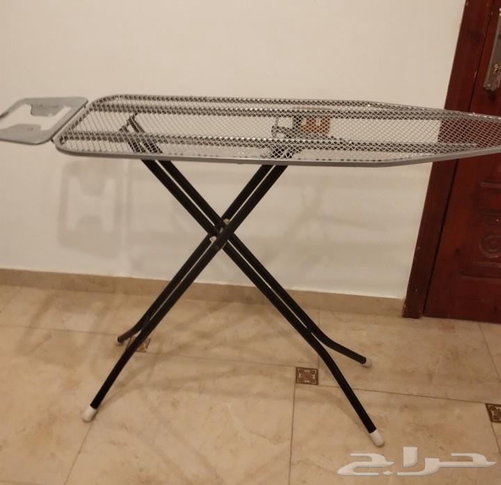 طاولة كوي متينة وشبه جديدة64625258230787110