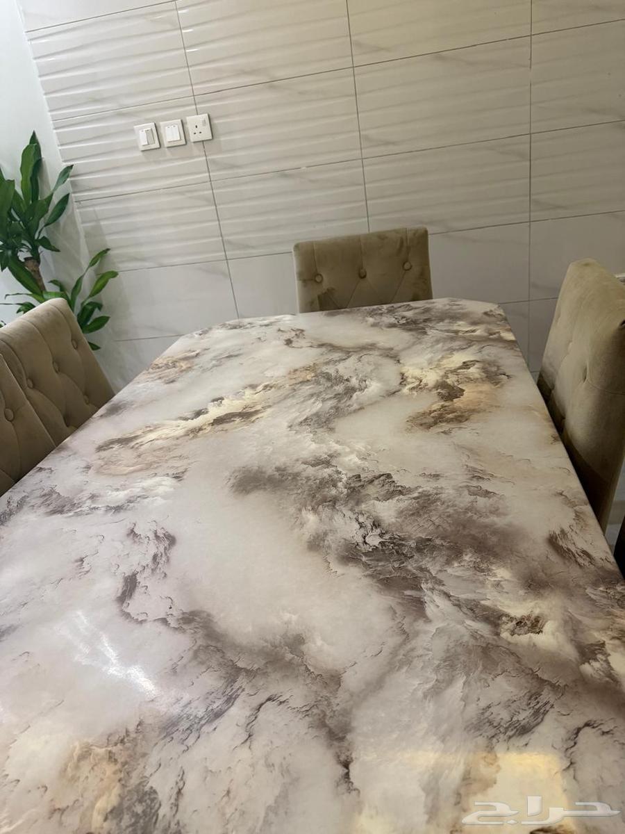 طاولة طعام رخام جديدة 8 كراسي لون ذهبي سبب البيع نقل إلى بيت64616865006595111