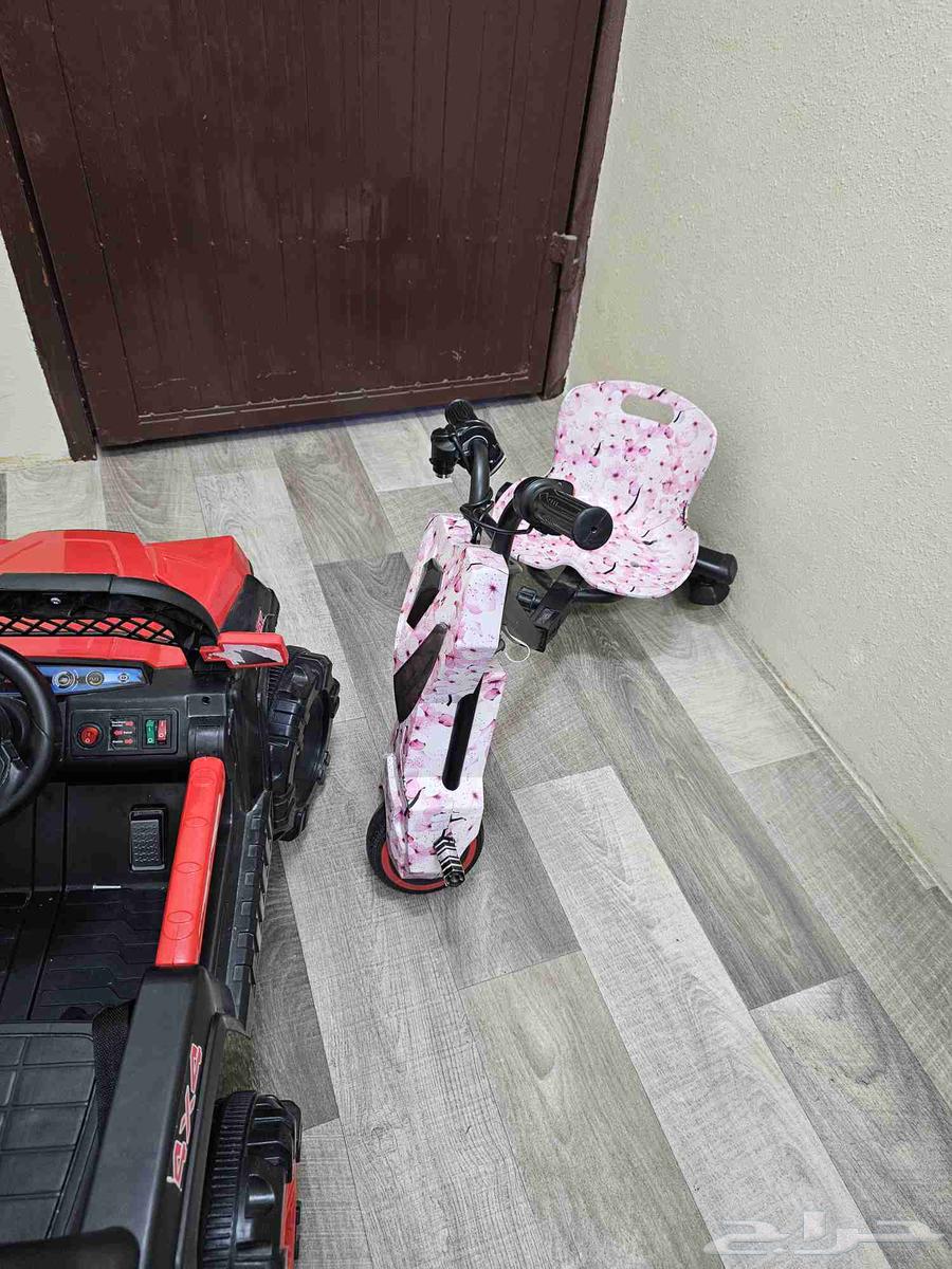 باااقي تشتغل وشواحنهاا نظيفه ..سكوتر مع سياره برموت وعادي ..64626420663682111