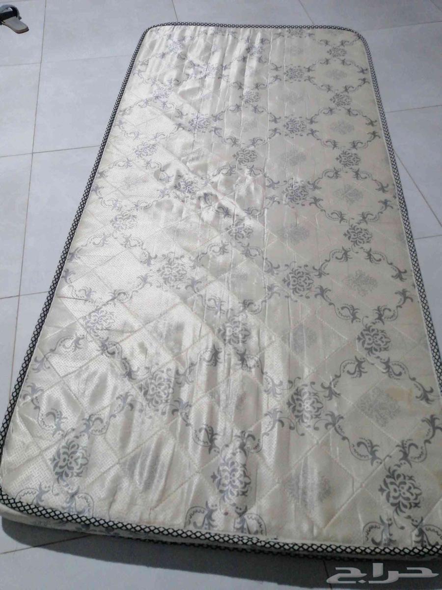 ثلاجة مكتبية شبه جديدة وسرير بوكس مع مرتبه مستخدم وكمدينة64615769490306111