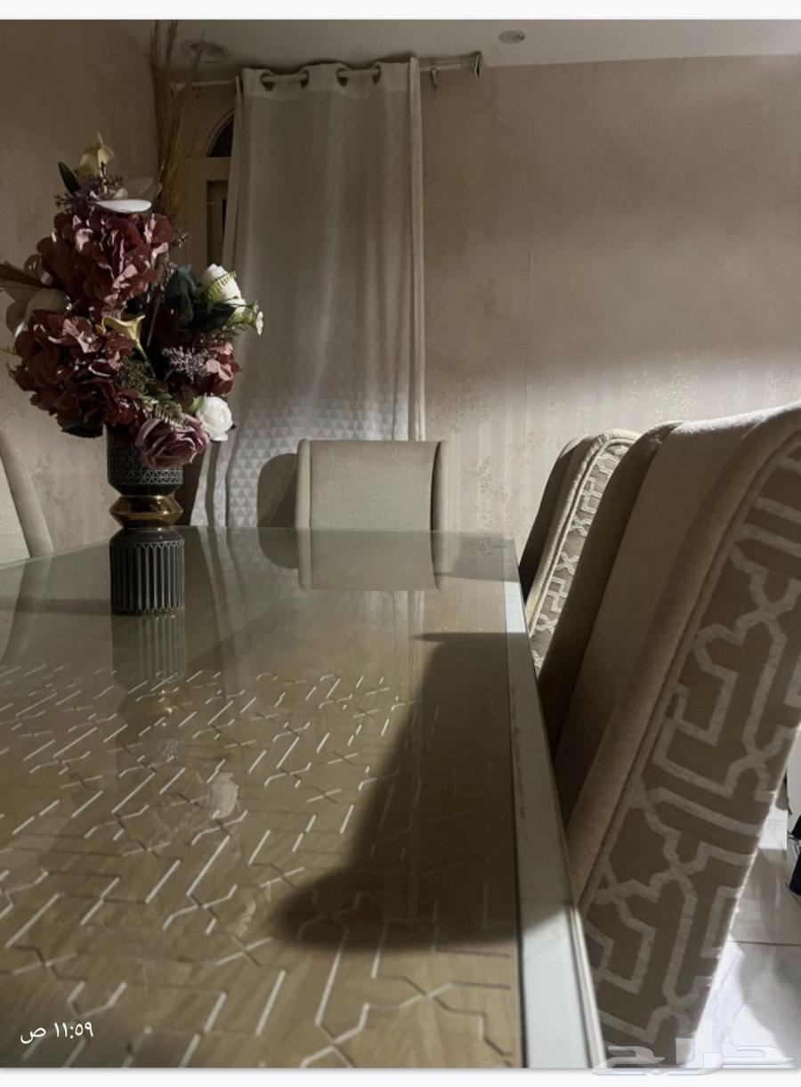 طاولة طعام ماركة من هوم سنتر شبة جديدة64415060855937112