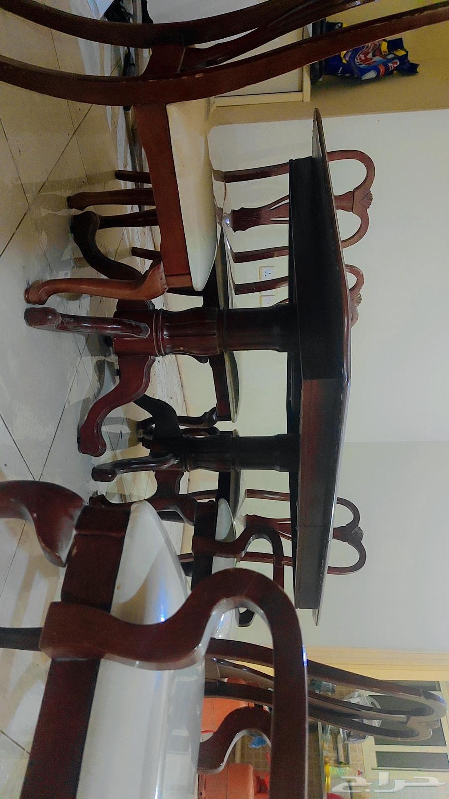 Dining table for sale, almost new, with 6 chairs64419078288643112