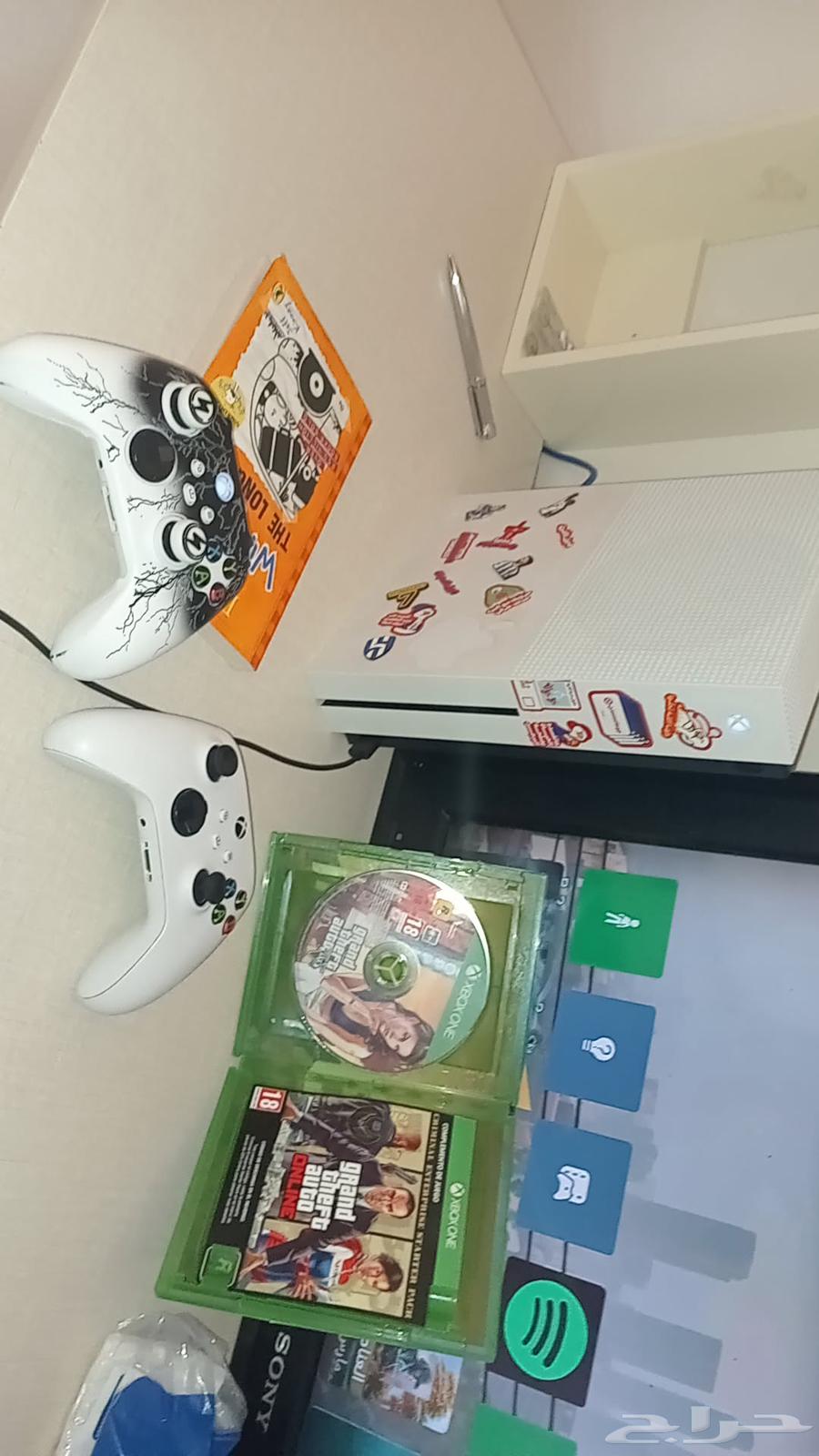 السلام عليكم ورحمة الله وبركاته لدي جهاز اكس بوكس ون للبيع64402175922946110