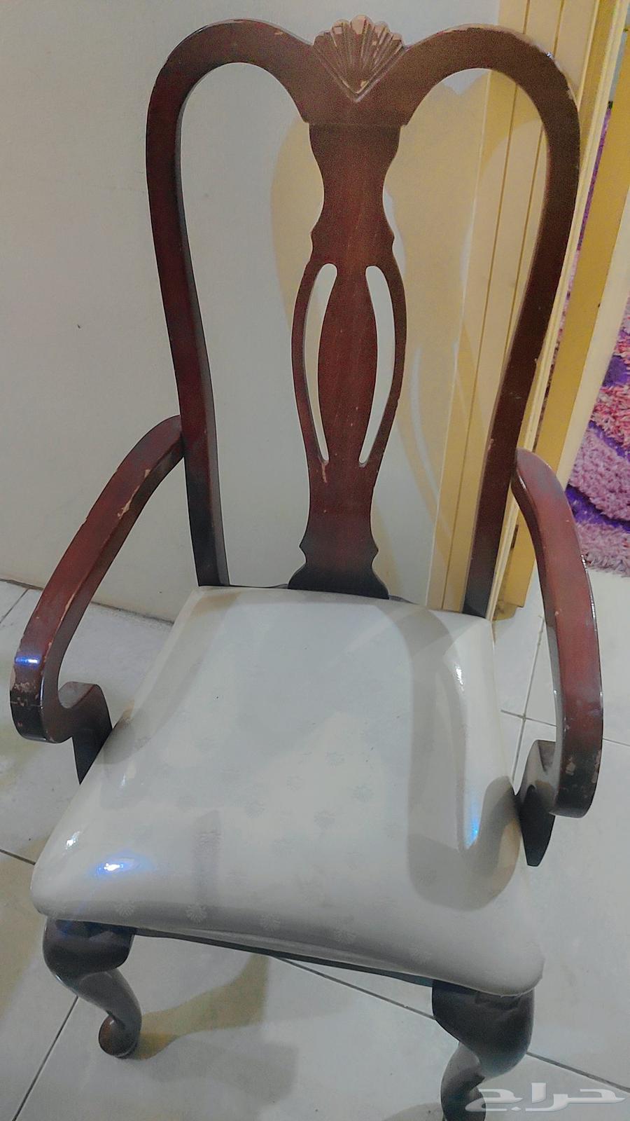 Dining table for sale, almost new, with 6 chairs64419078288643113