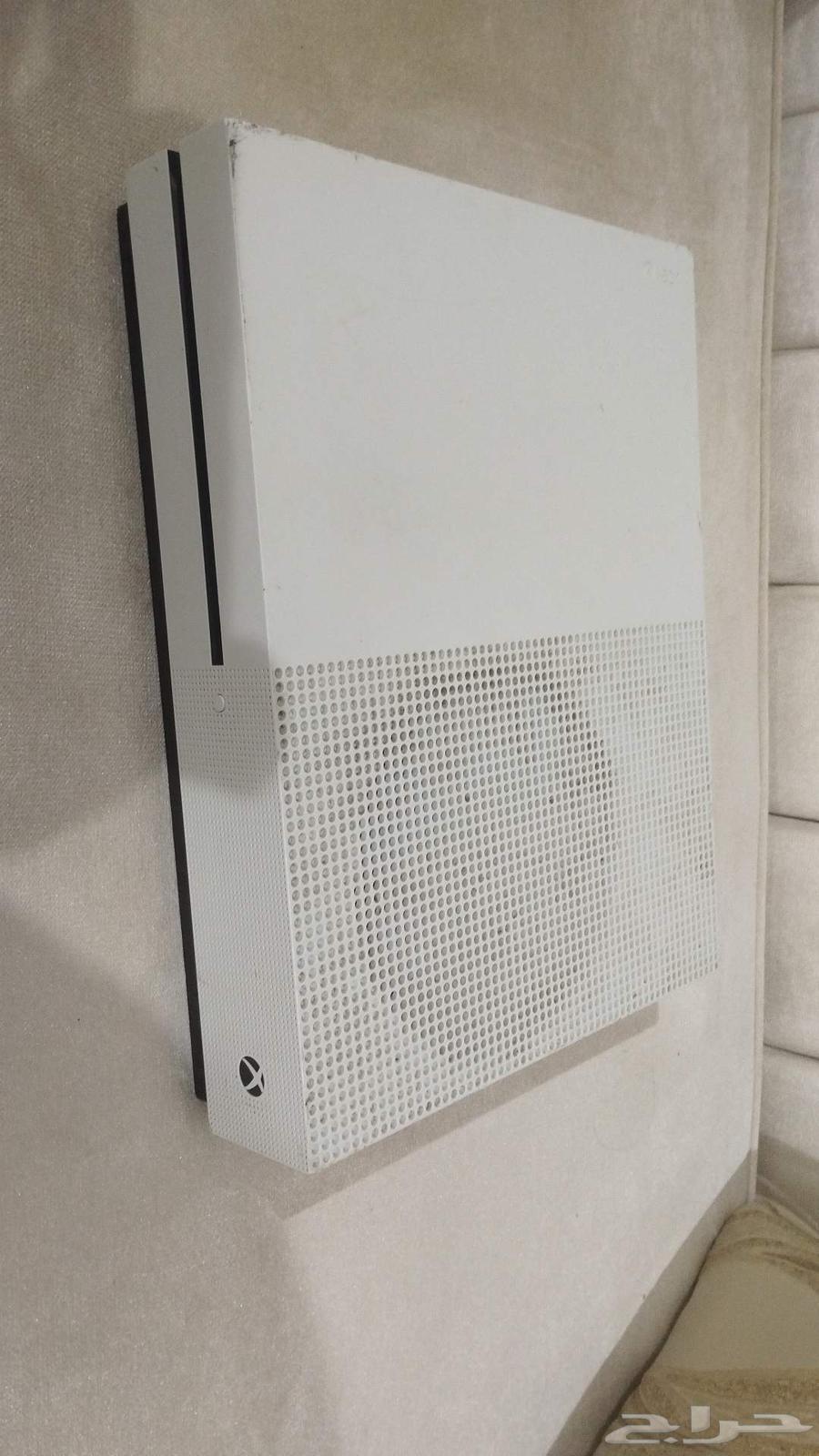 اكس بوكس ون اس مع يد و بطارية قابلة للشحن64419158406275110