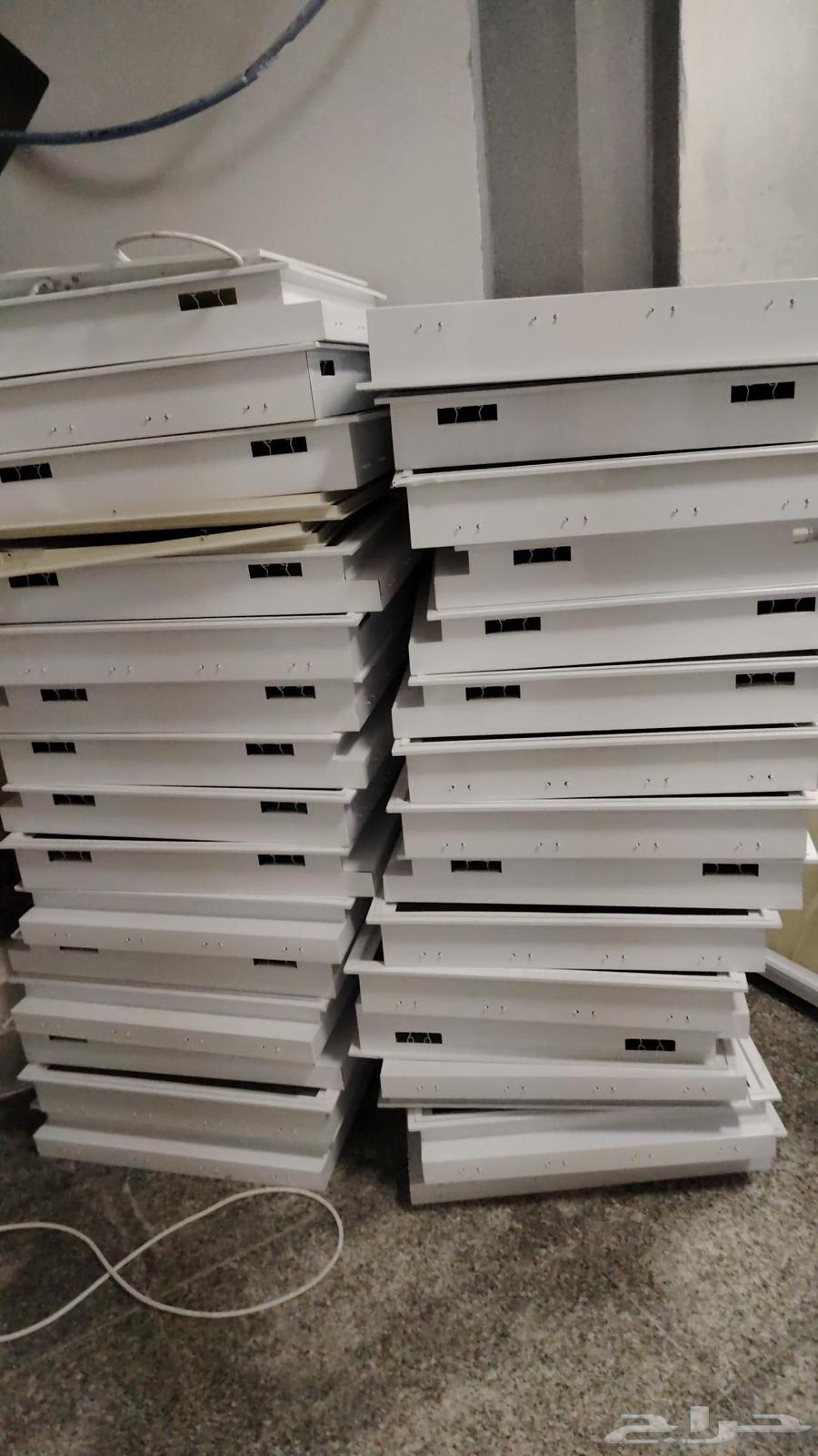 لمبات نضيفه 60x60نظيف جدا العدد 7064570121731713112