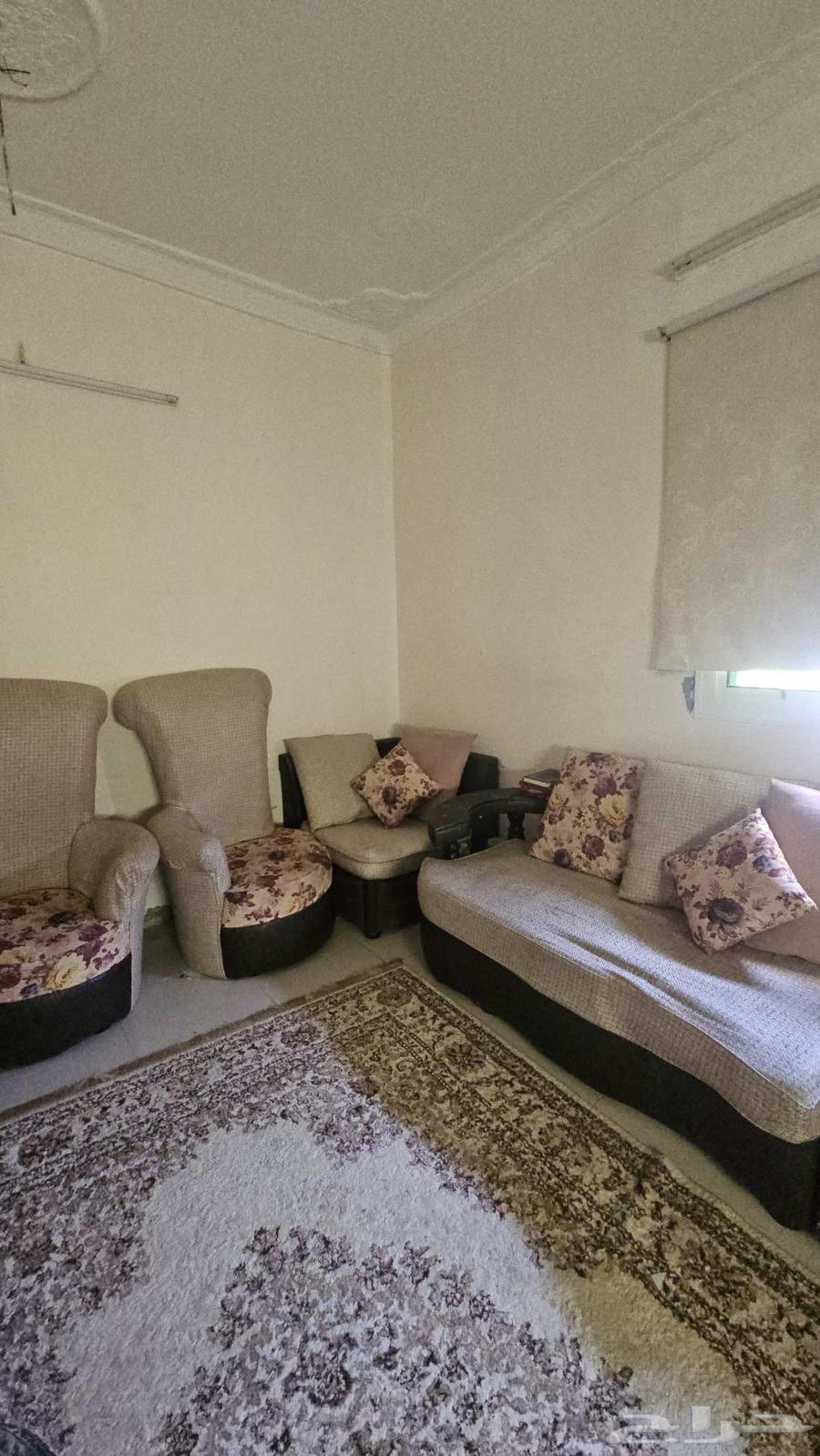 كنب البيع 200يحتاج تنجيد او غسل64417958652929112