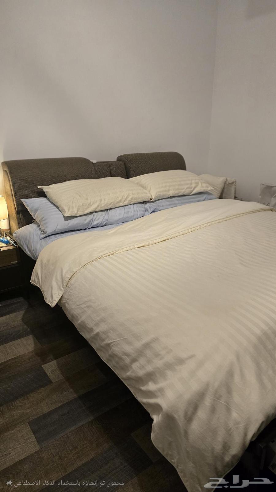 للبيع سرير تركي مقاس 190 200 بالمرتبه مع عدد 2 كومودينو64407391480194114