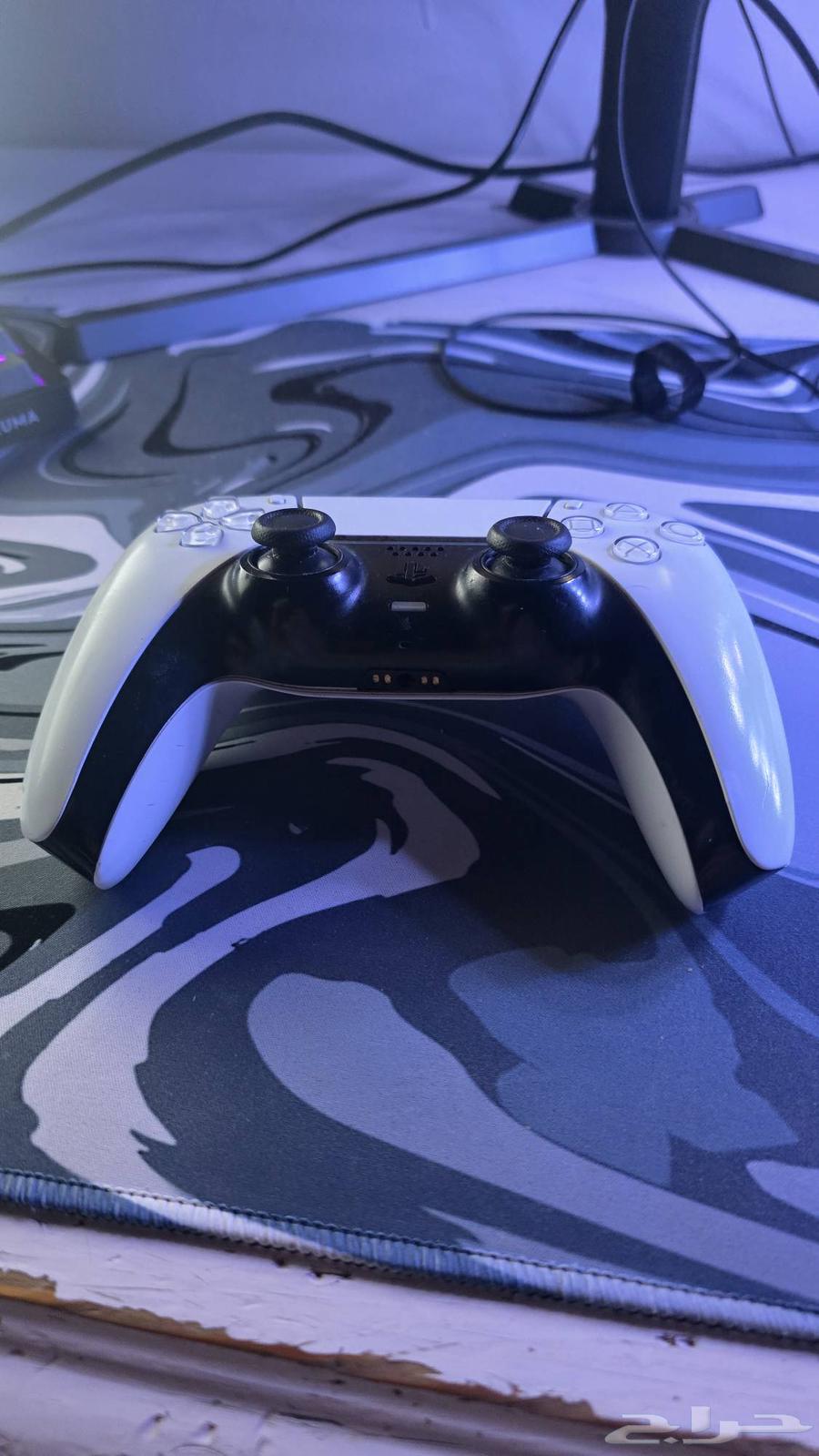 يد سوني 564417739357826111