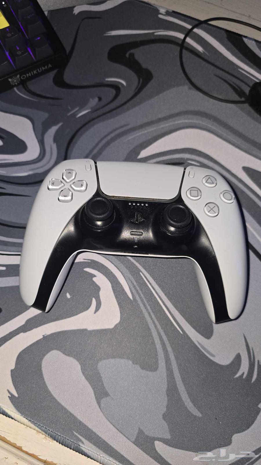 يد سوني 564417739357826112