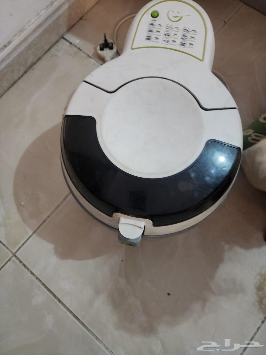 Items for sale: glasses, screen holder, screen, glass table, contact via WhatsApp64417944941443110