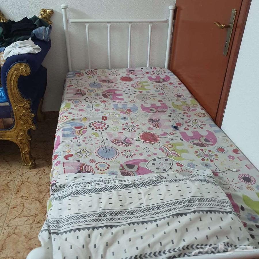 2 beds with mattresses, a deep freezer and a desert air conditioner64415101252227110