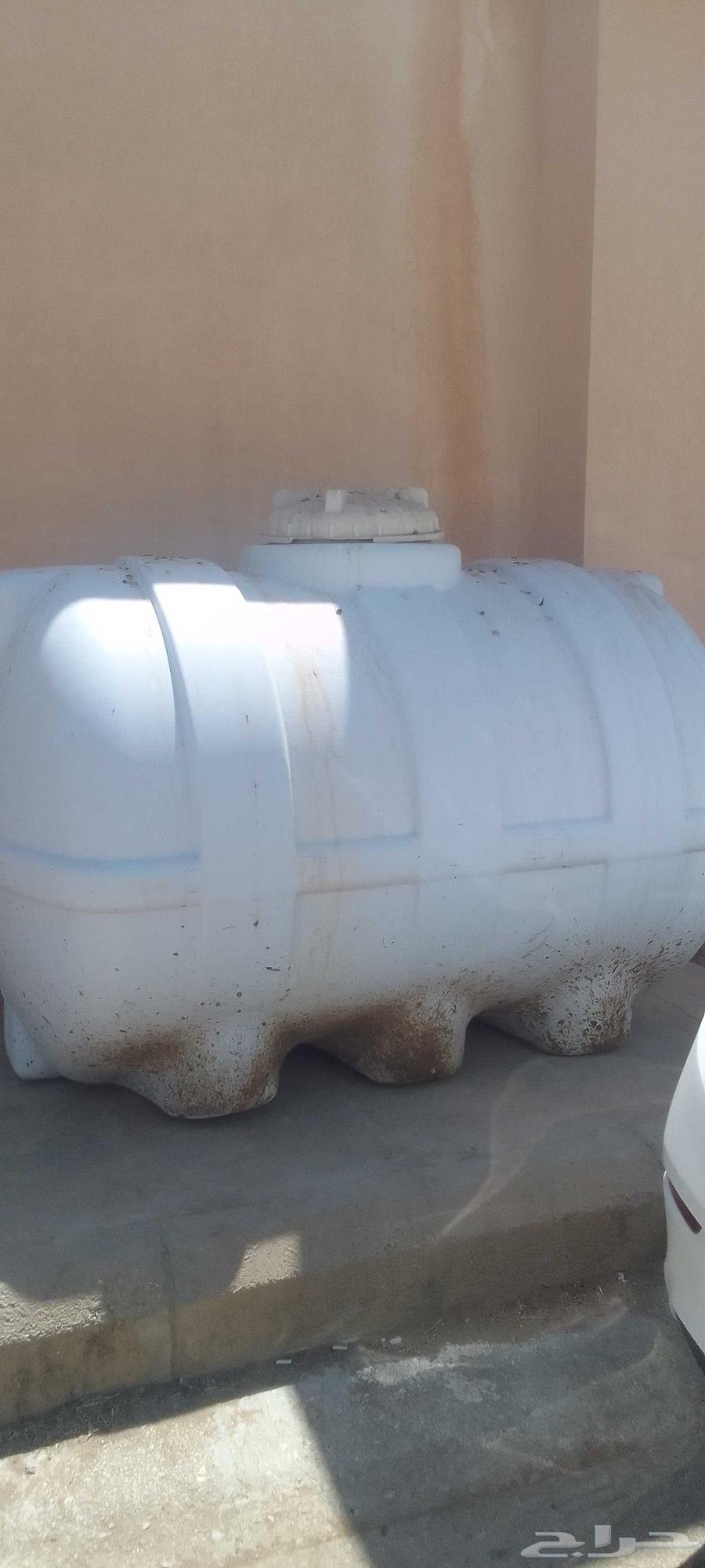للبيع خزان علوي مستعمل فيه شقوق64414329014401110