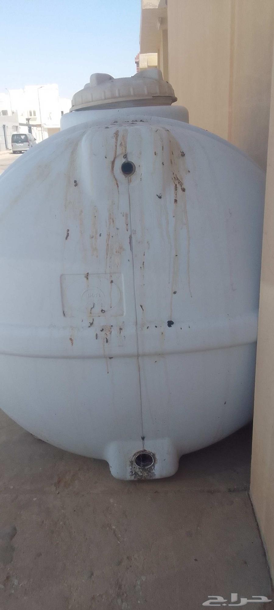 للبيع خزان علوي مستعمل فيه شقوق64414329014401111
