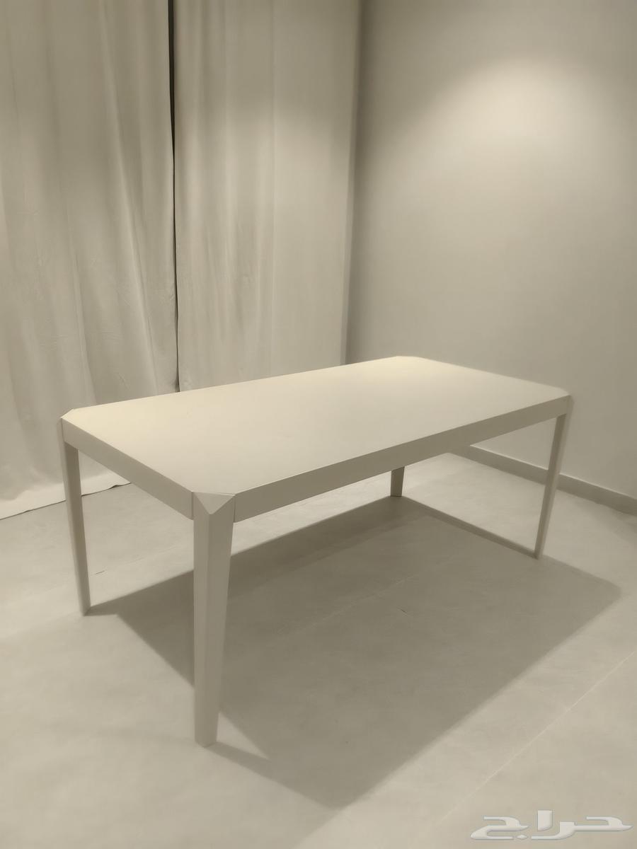 Luxury table with light use, urgent sale today only64417793601537110