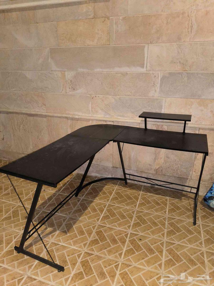 Free almost new computer table for whoever needs it64414873101697110