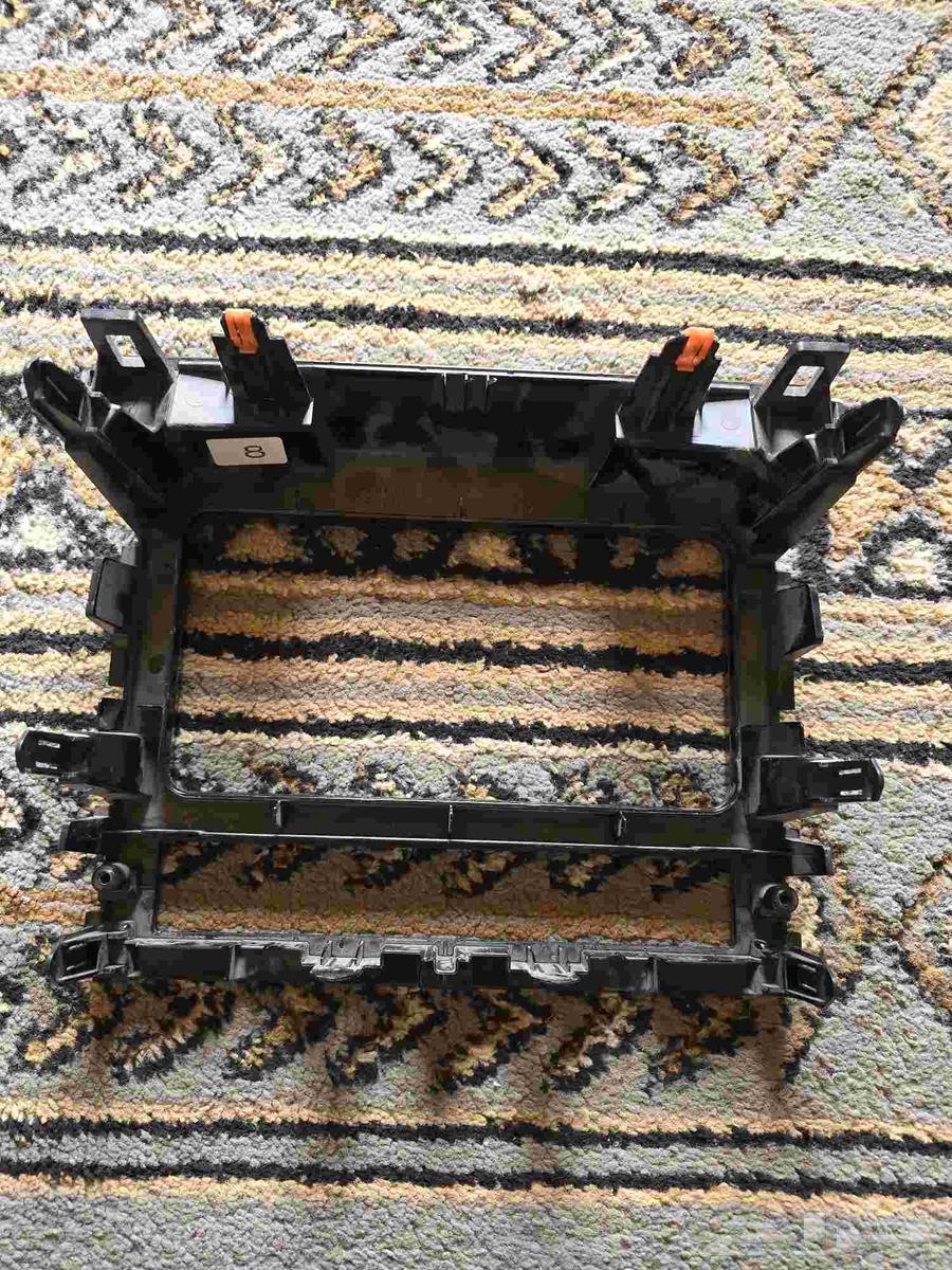 شاشة وديكور واسطب لاندكروزر 202164573164939395113