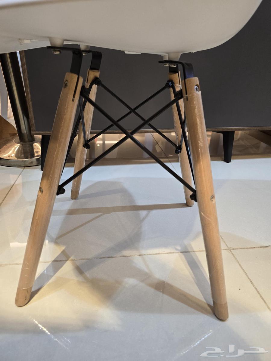 كراسي عصريه مودرن ارجل خشب استخدام نضيف جدا64417780127875114