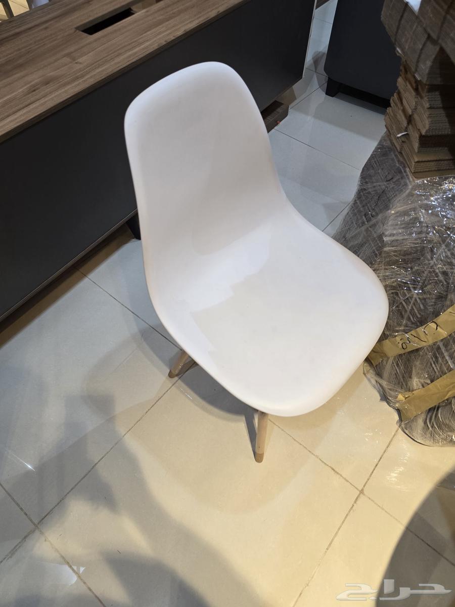 كراسي عصريه مودرن ارجل خشب استخدام نضيف جدا64417780127875110