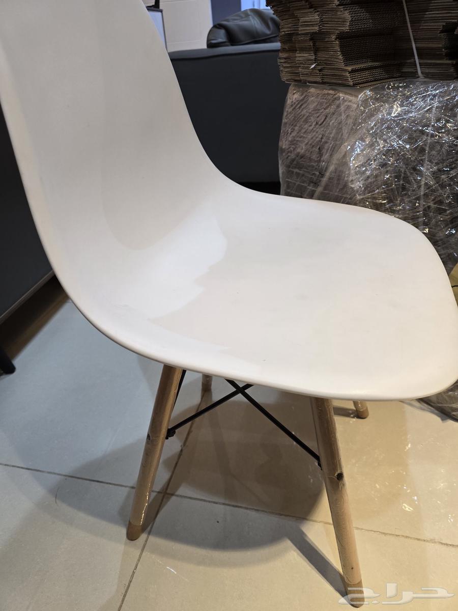 كراسي عصريه مودرن ارجل خشب استخدام نضيف جدا64417780127875113