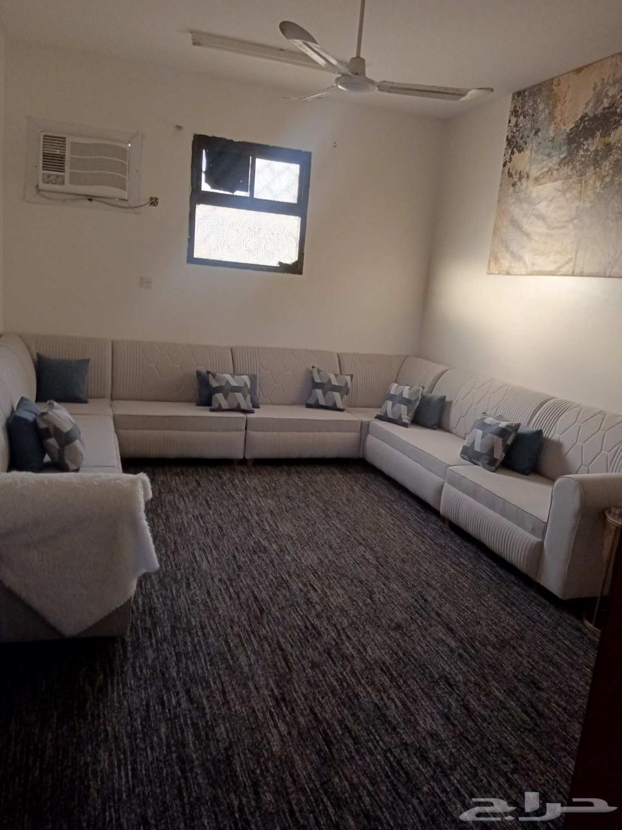 مجلس شبه جديد نظيف جدا للبيع64413918201601111