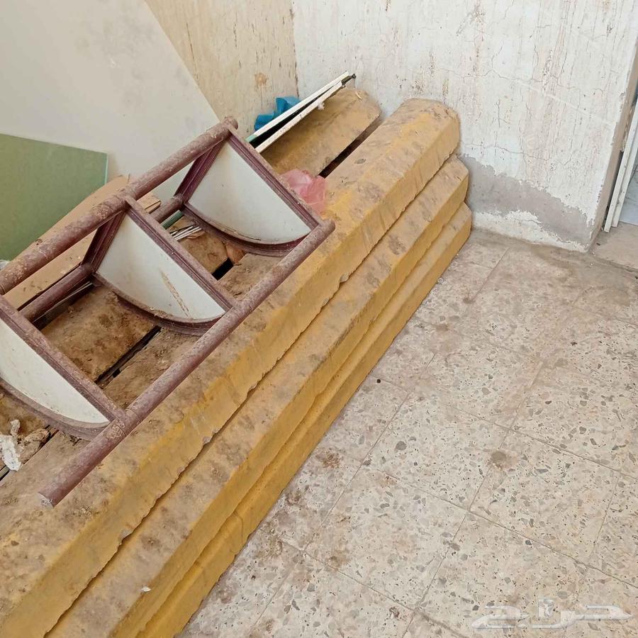 صبات وفواصل مواقف سيارات 8حبة مستعمل خفيف للتواصل64416610585219110