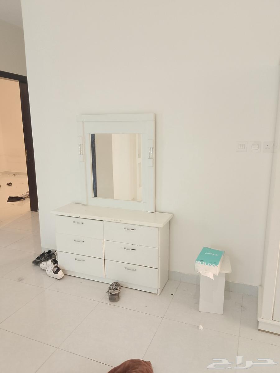 دولايب بحاله جيده وتسريحه ومطبخ بحاله جيده التواصل واتس اب64416067924099110