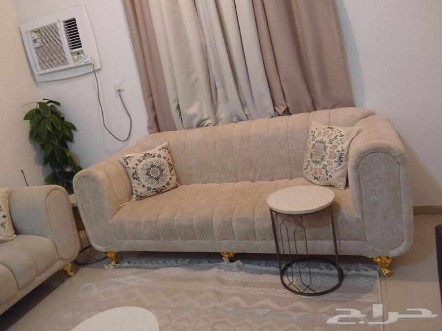 كنب مع طاولات مستخدم نظيف للبيع64412224382210110