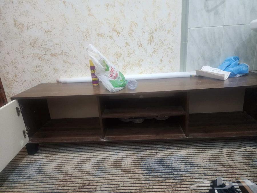 Items for sale: glasses, screen holder, screen, glass table, contact via WhatsApp64417944941443114