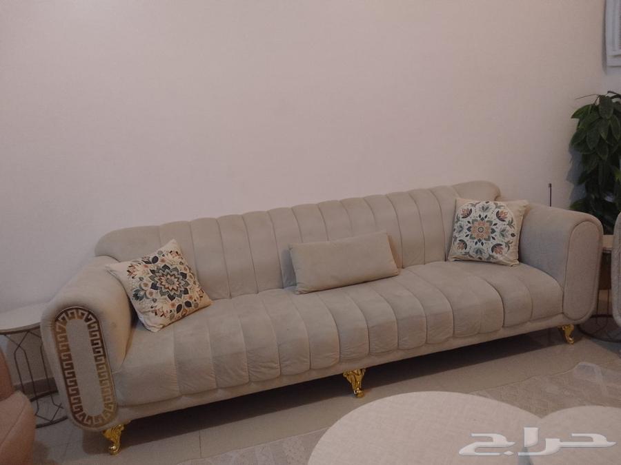 كنب مع طاولات مستخدم نظيف للبيع64412224382210112