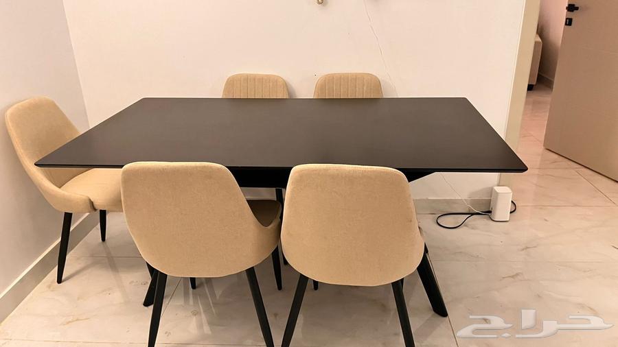 Dining table64415289565954111