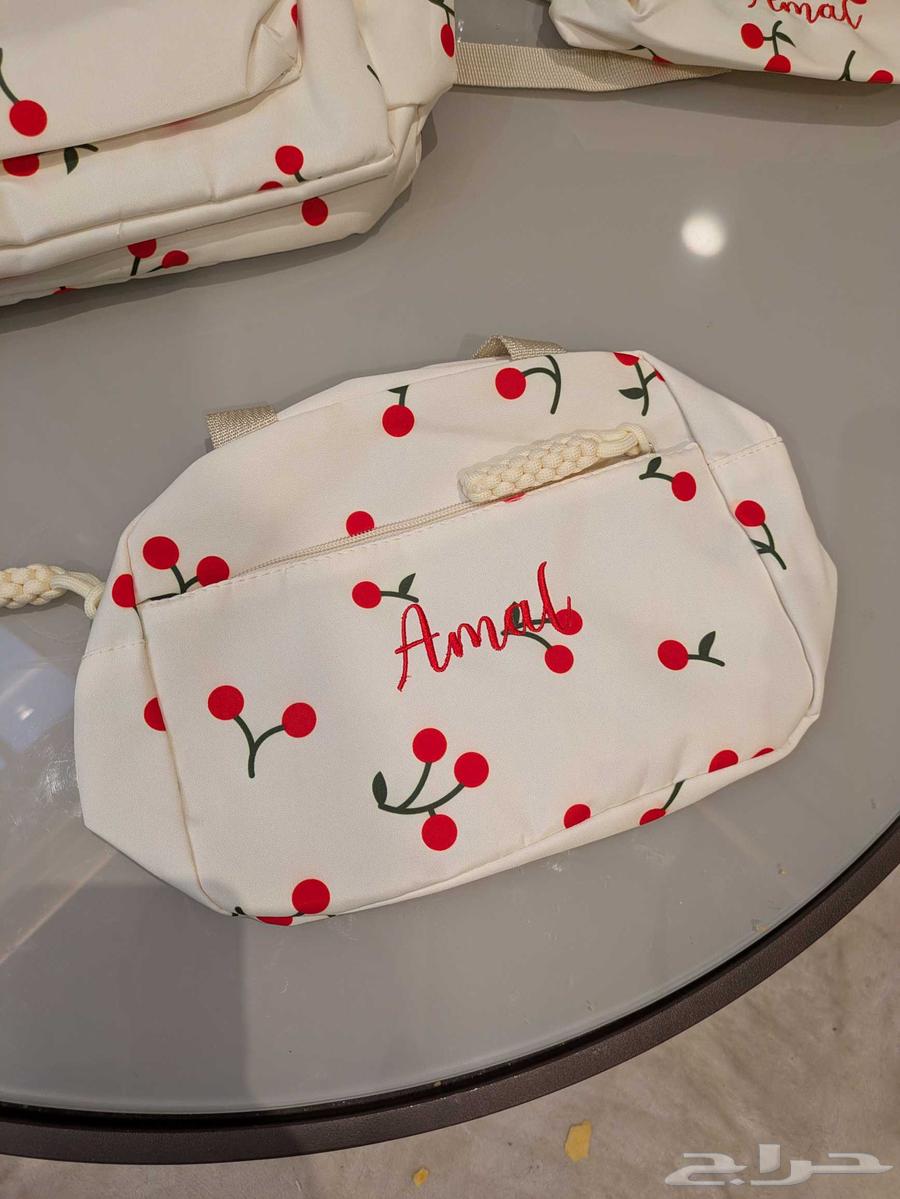 A distinctive new school bag with the name (Amal) written on it64416187929859111