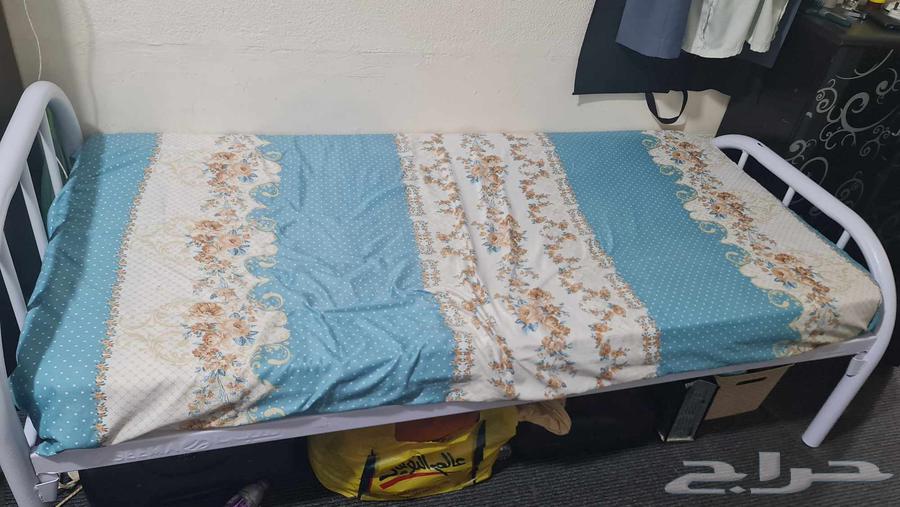 سرير حديد ابيض رسيما ودولاب64412292631811111
