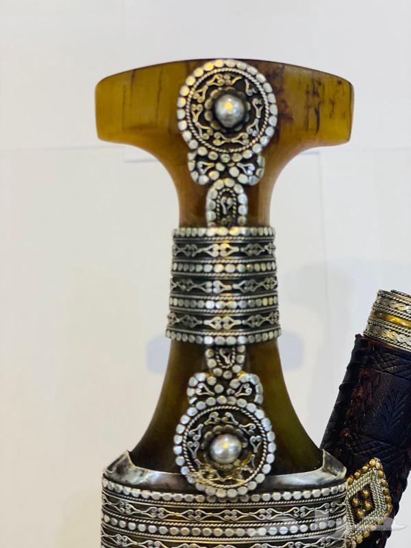 خنحر زراف قديم صافي سليم من الحشو والتشققات شرط صب فضه64417008507139110