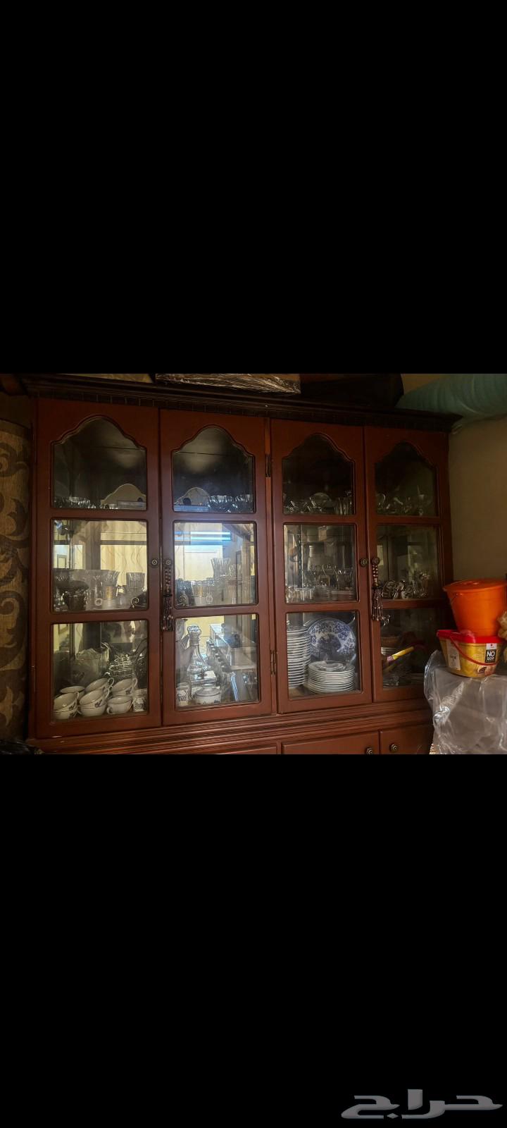 مكتبة صالة للبيع نظيفة وسليمة64417971984003112