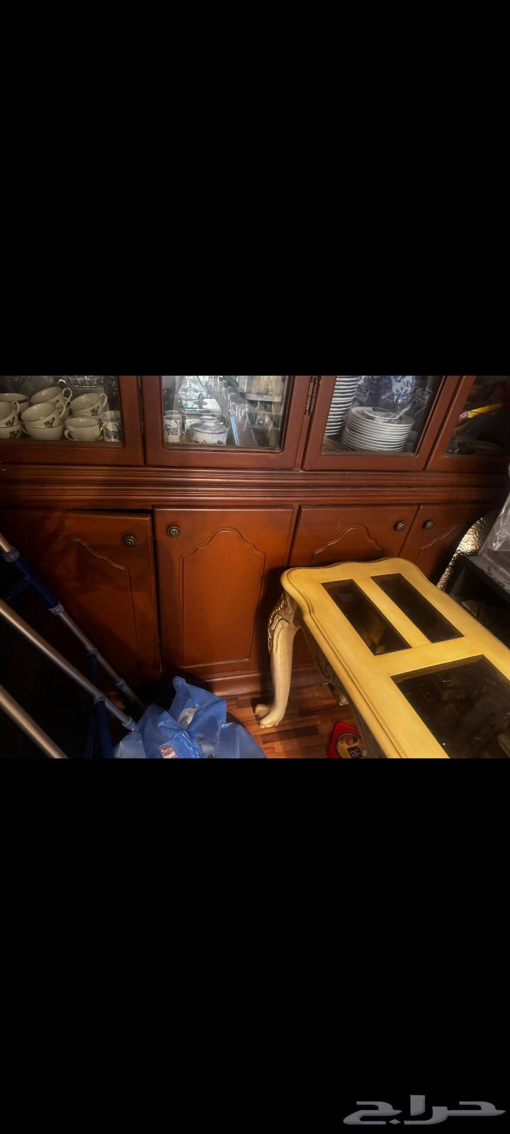 مكتبة صالة للبيع نظيفة وسليمة64417971984003114