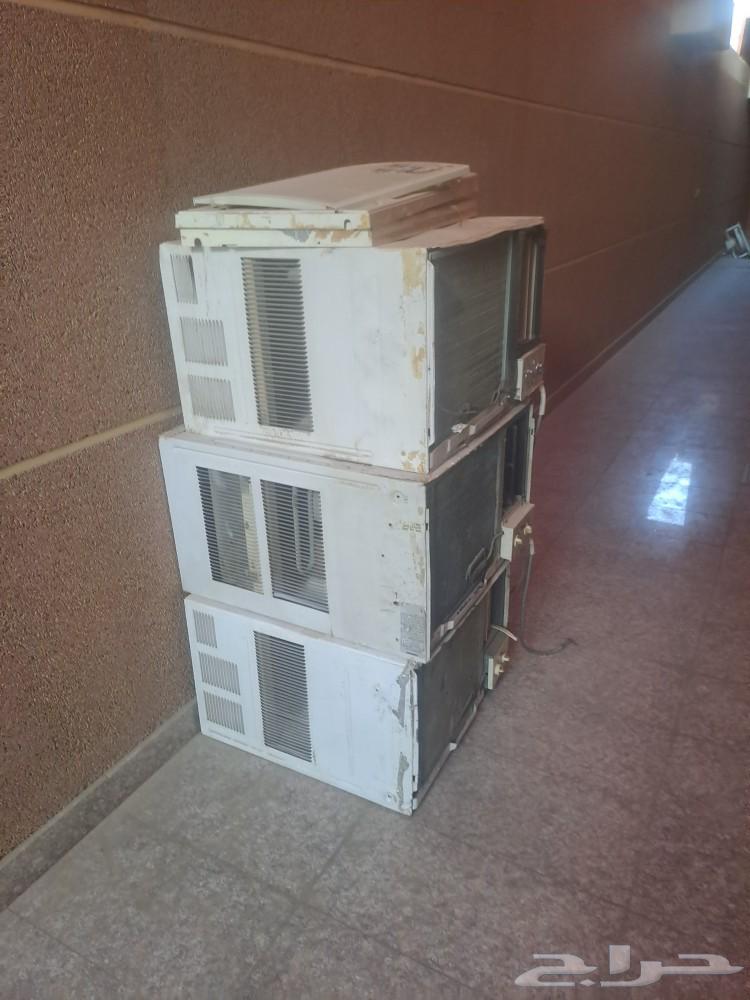 Three network air conditioners working on ice64412522098689110