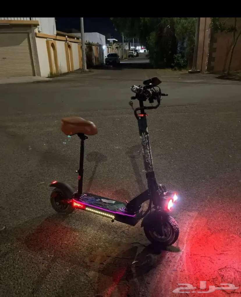سكوتر وحش للبيع نضيف64418744029698112
