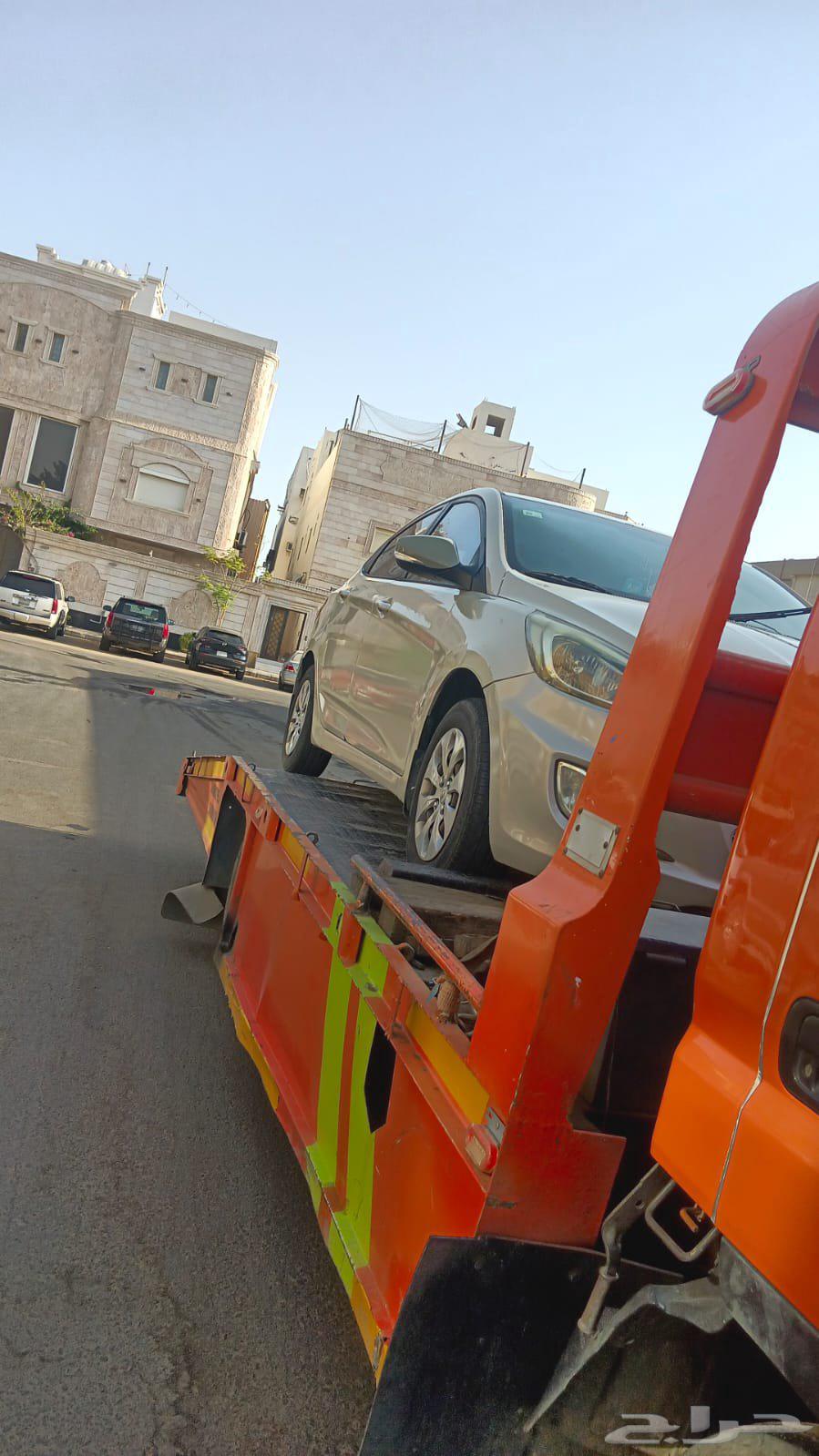 سطحة جده لنقل السيارات العطلانه والمصدومه64589841931522110