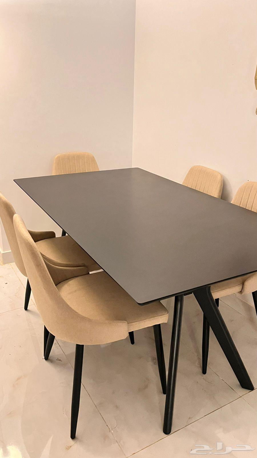 Dining table64415289565954110