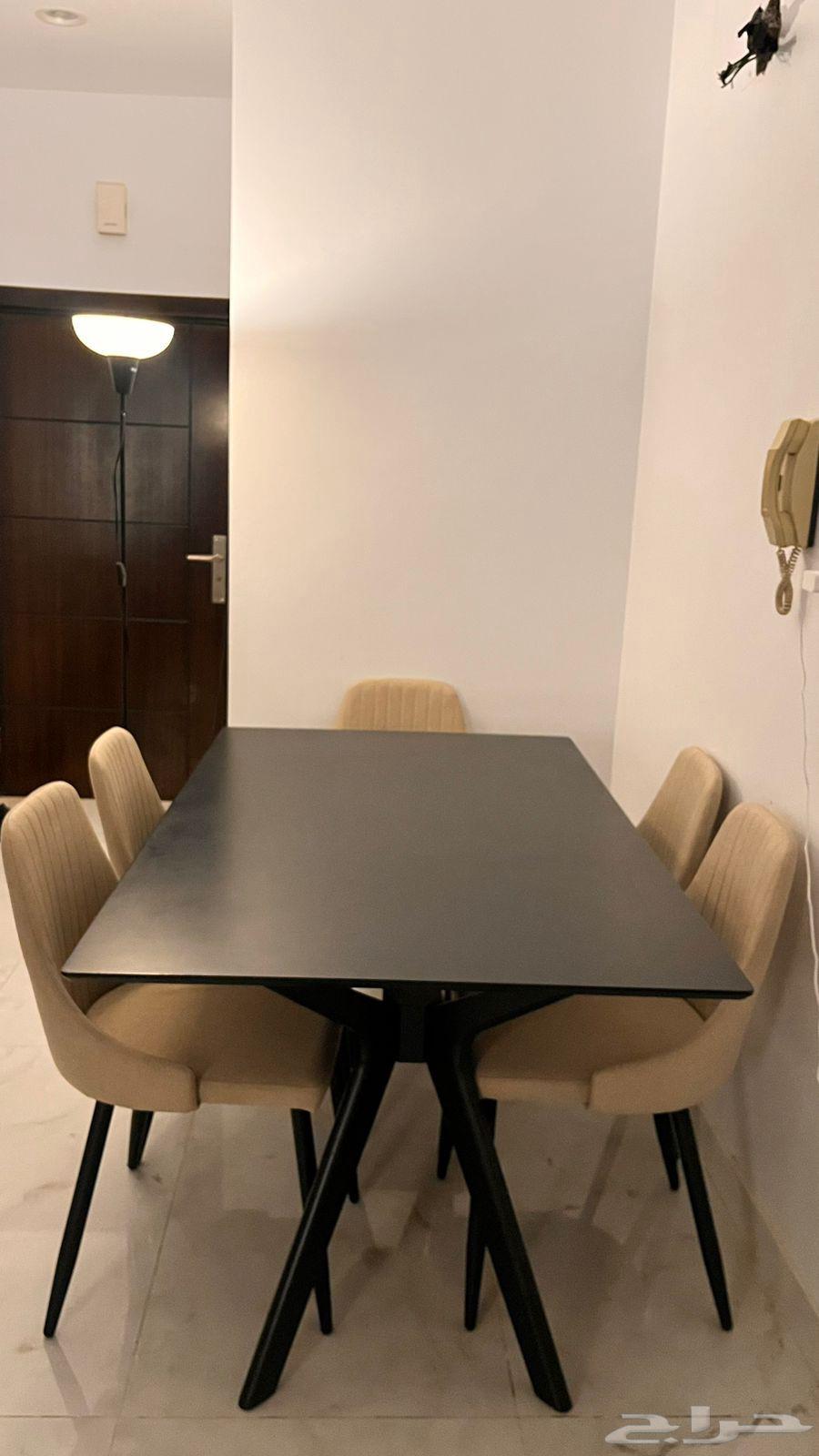 Dining table64415289565954112