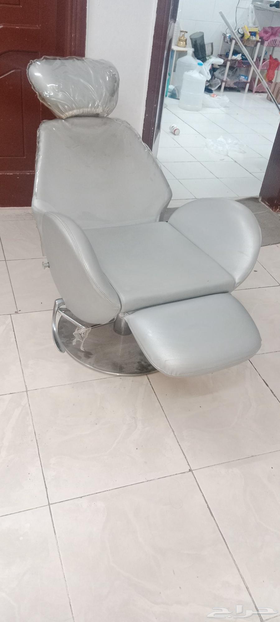 كرسي كوافير حريمي او مشغل مخصص لأعمال بادي كير ومانيكير نضيف64413665855746112