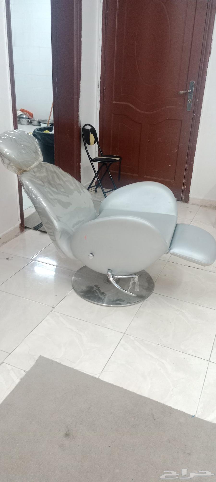 كرسي كوافير حريمي او مشغل مخصص لأعمال بادي كير ومانيكير نضيف64413665855746113