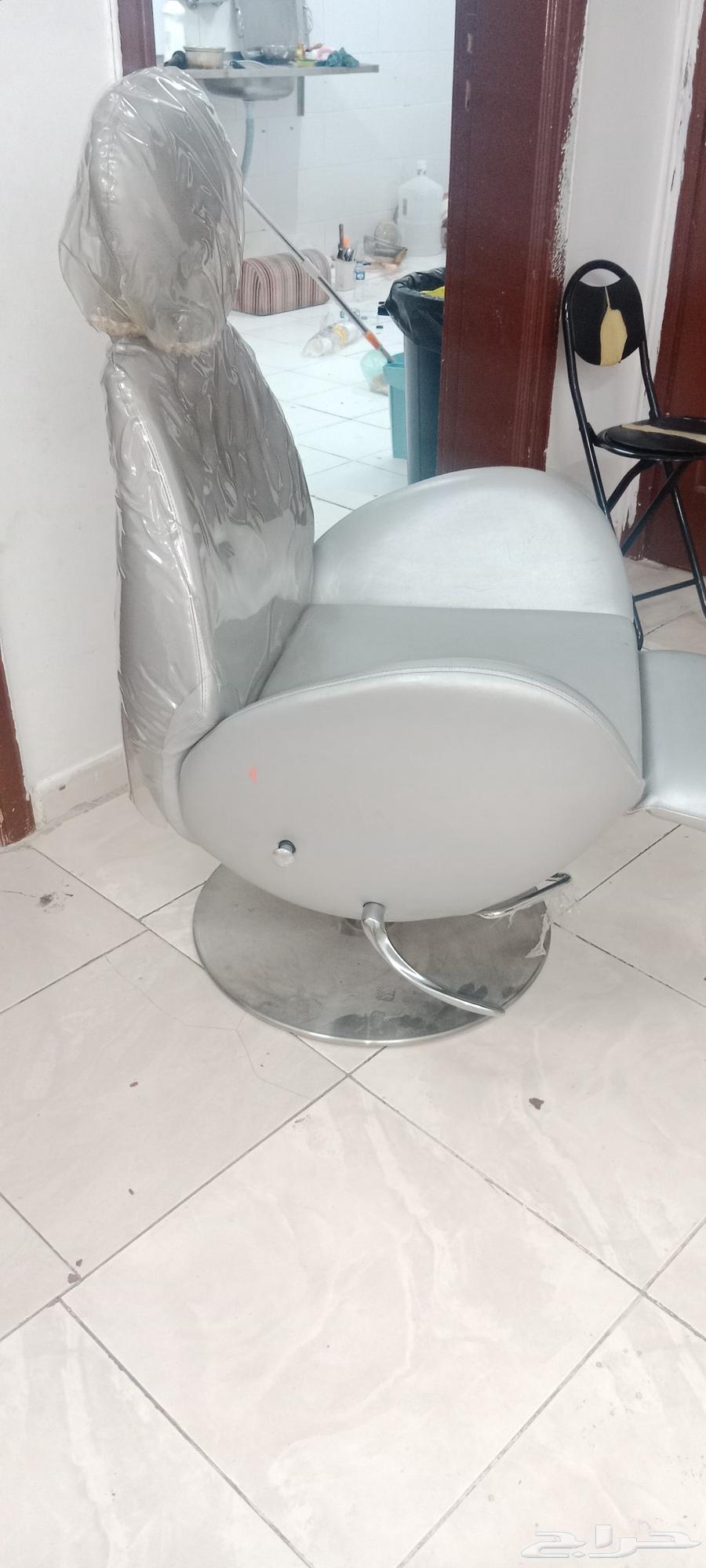 كرسي كوافير حريمي او مشغل مخصص لأعمال بادي كير ومانيكير نضيف64413665855746111